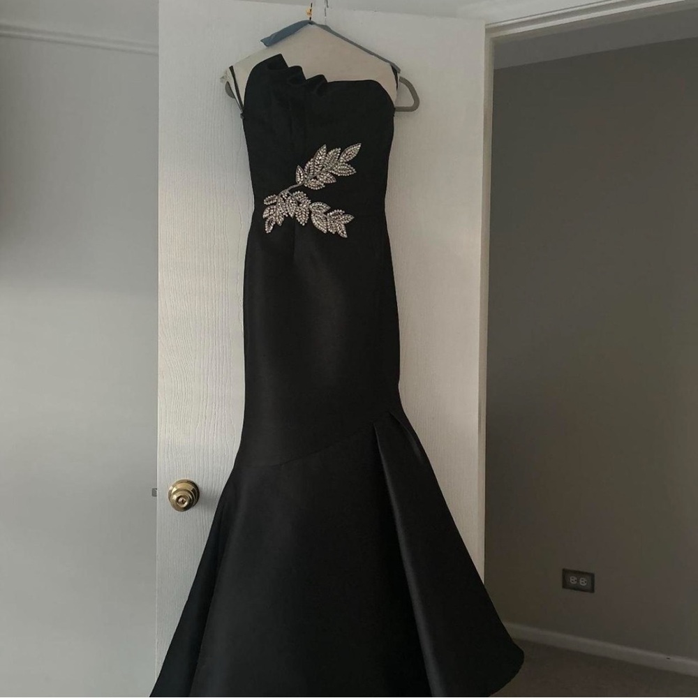 Elegant Black Strapless Gown with Silver Leaf Embellishments